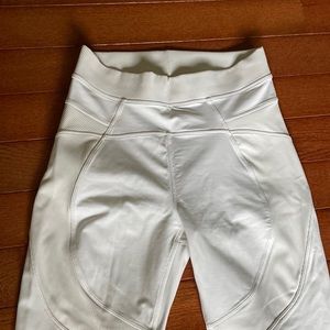 White leggings worn for a couple of hours, no stains, non smoking and pet free
